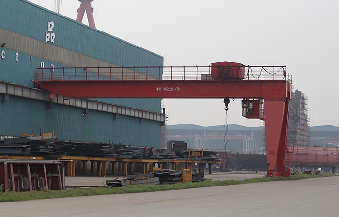 MGB semi-gantry crane